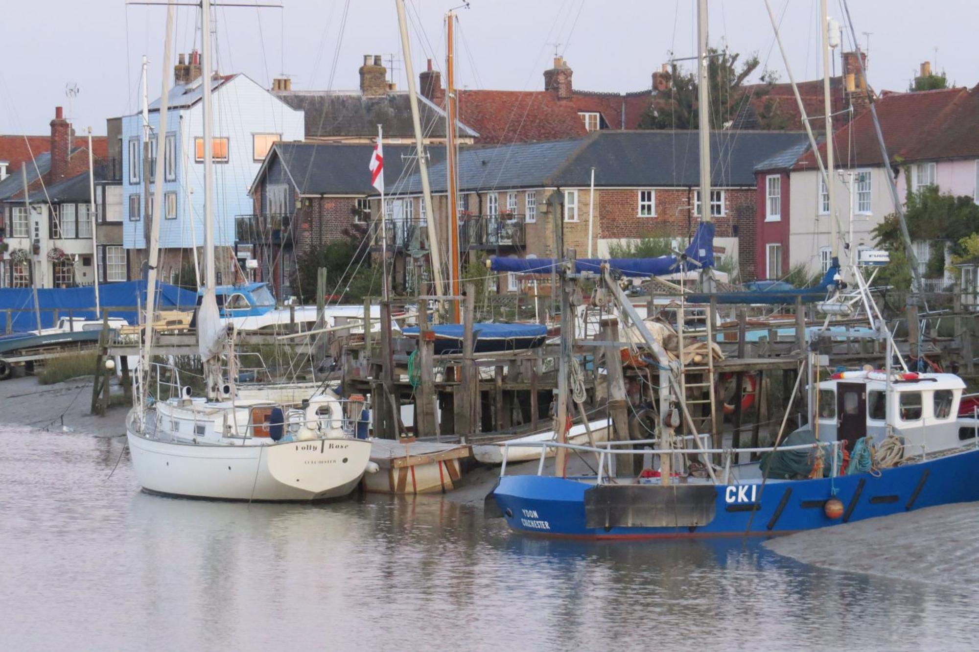 Queens Cottage, Wivenhoe Stylish, Plush, Cosy, Convenient & Quirky, 2X Double Bed Period Cottage Plus Patio - 9 Min Walk Train, 4 Min Walk High Street Pubs, Restaurants, Shops ภายนอก รูปภาพ