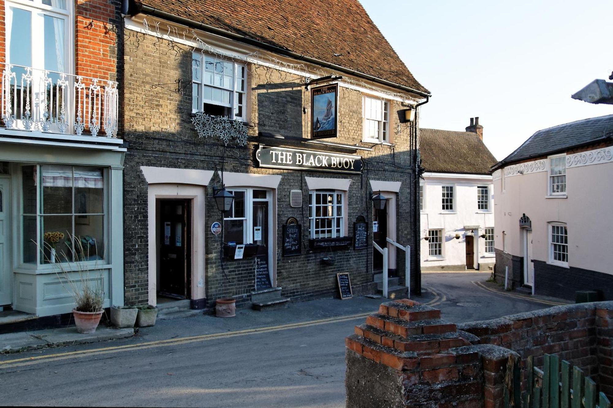 Queens Cottage, Wivenhoe Stylish, Plush, Cosy, Convenient & Quirky, 2X Double Bed Period Cottage Plus Patio - 9 Min Walk Train, 4 Min Walk High Street Pubs, Restaurants, Shops ภายนอก รูปภาพ