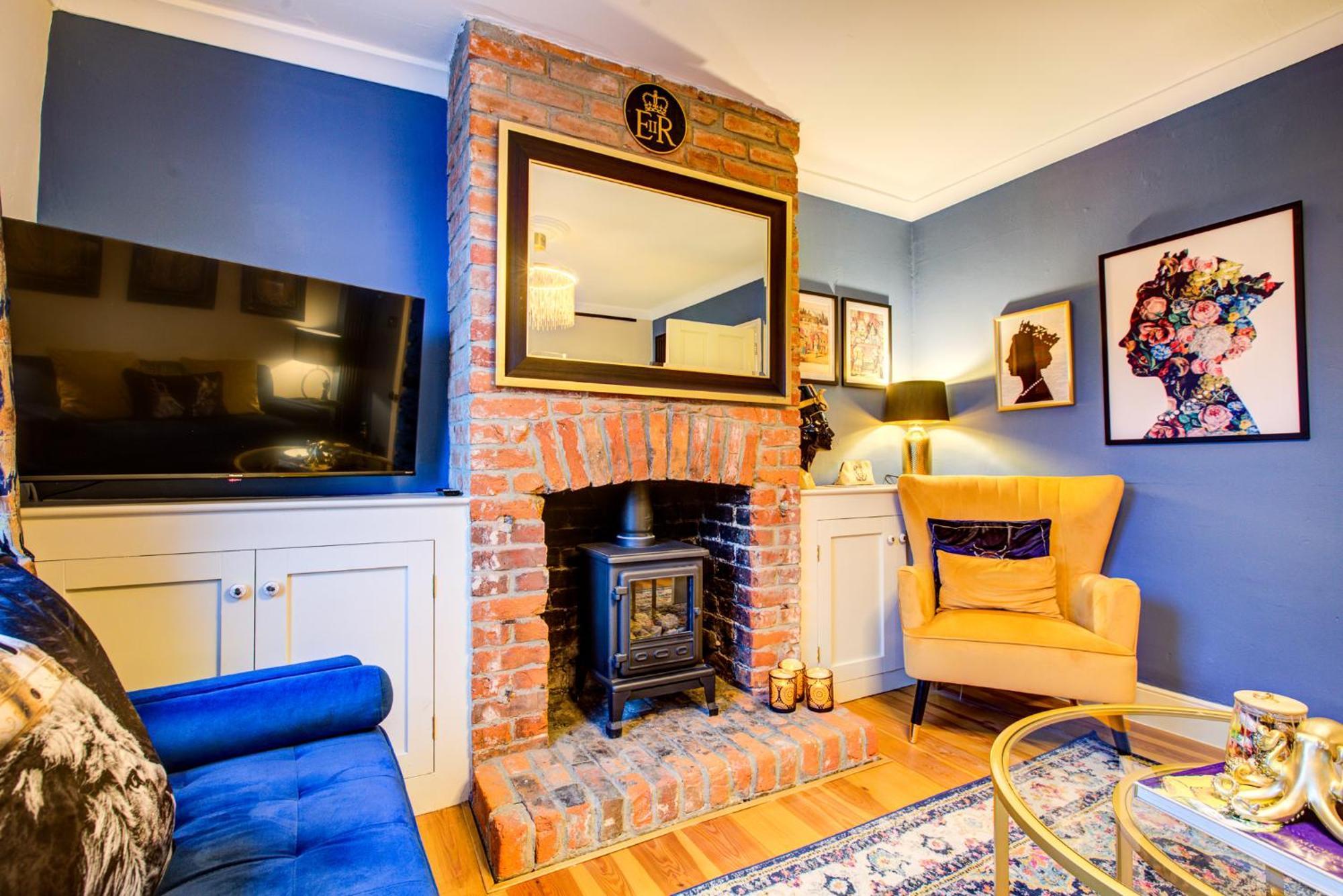 Queens Cottage, Wivenhoe Stylish, Plush, Cosy, Convenient & Quirky, 2X Double Bed Period Cottage Plus Patio - 9 Min Walk Train, 4 Min Walk High Street Pubs, Restaurants, Shops ภายนอก รูปภาพ